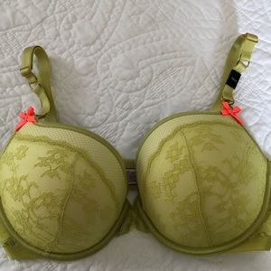 Victoria’s Secret NWT Very Sexy Demi Green 34DD